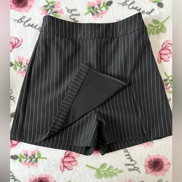 New, never used set - vest and skort. - Picture 2 of 3